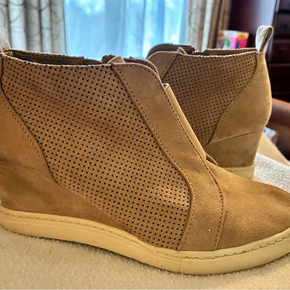 a new day Tan Perforated Suede-like Wedge Side-Zip Ankle Booties Fall Size 6